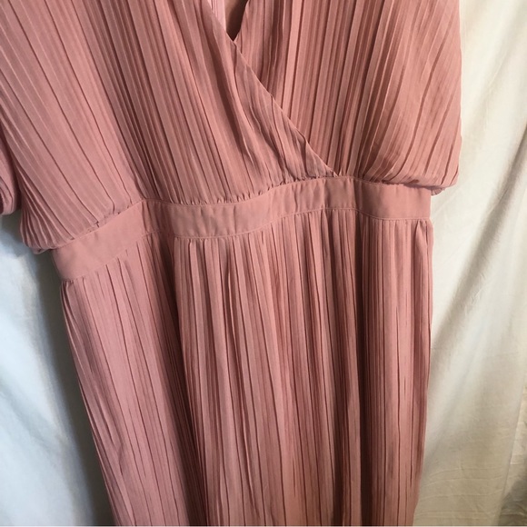 boohoo Pink Plush Occasion Pleaded Dress - Picture 9 of 10